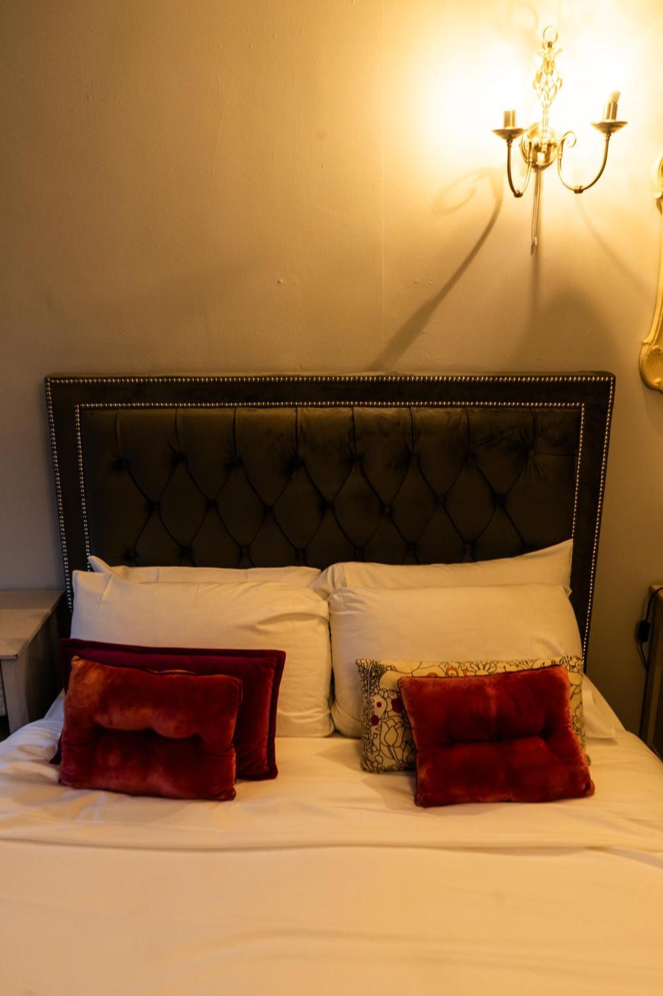 Lodge The At Carlton Tavern Free Parking *